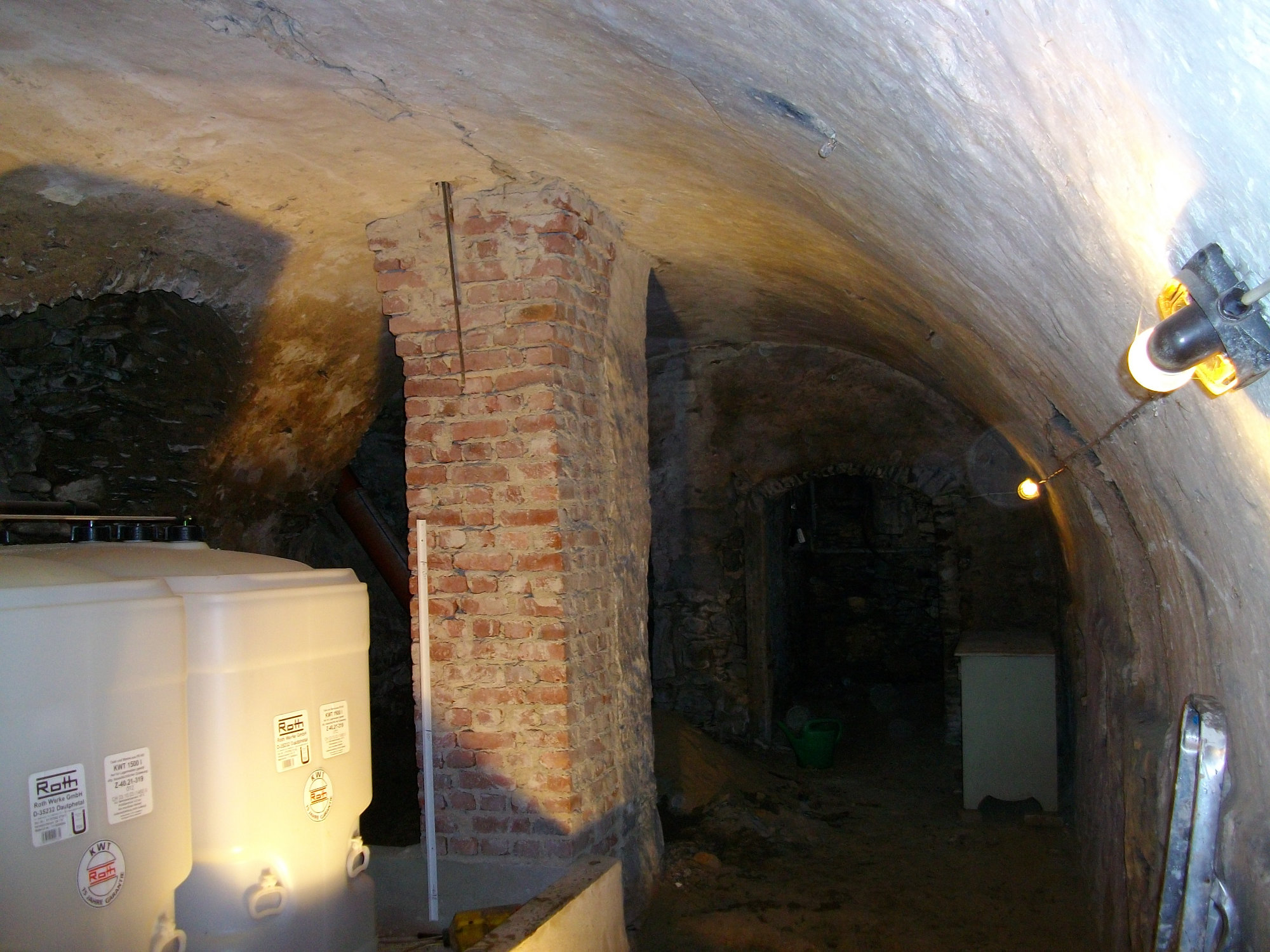 Kellergewölbe Schloss vorher